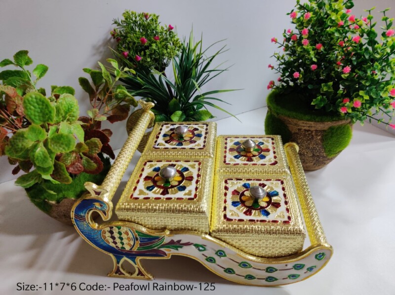 Wooden dry fruit box