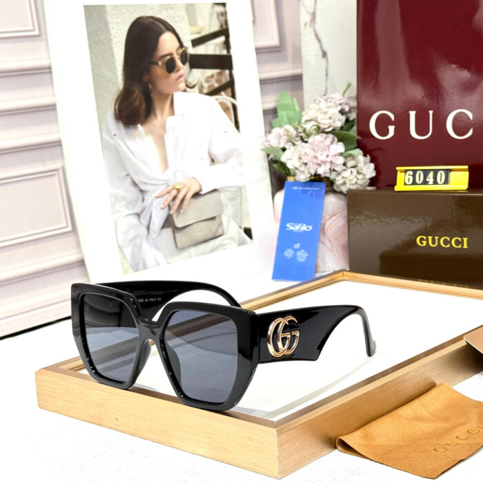 Gucci sunglass